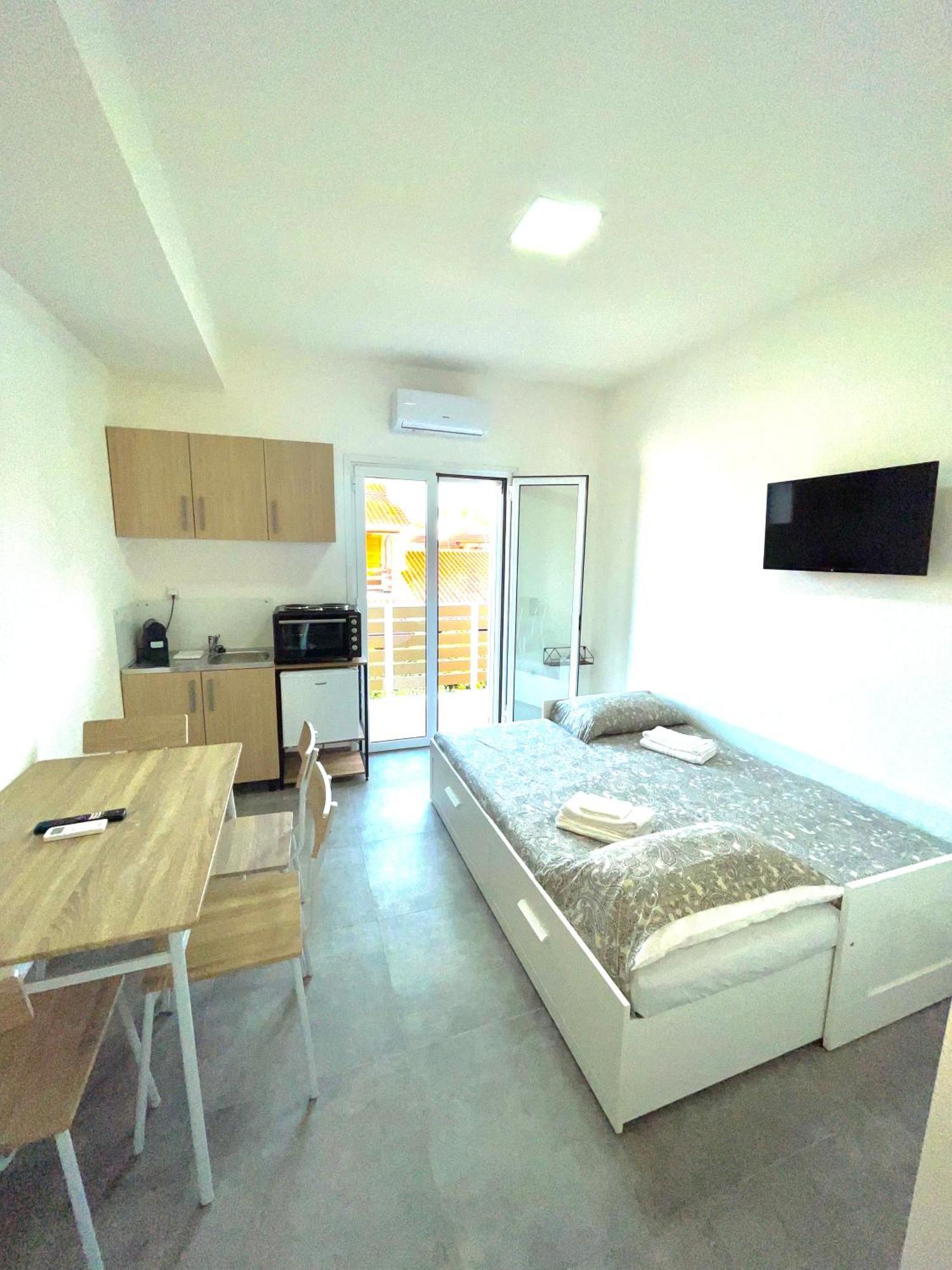 Bed And Beach Ypsos Exterior foto
